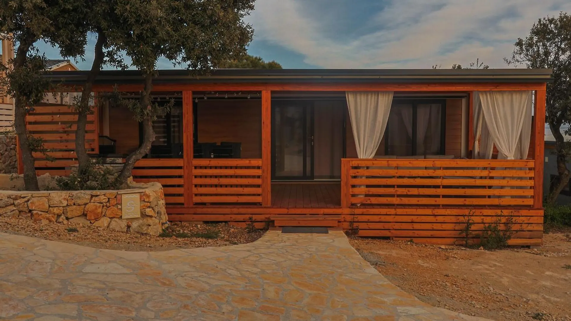 Campsite Val Lodge Simuni